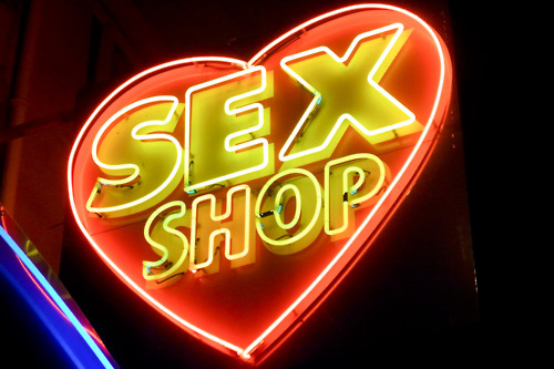 Прибыльный бизнес: открываем секс-шоп